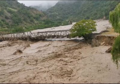 La furia del agua en el límite departamental entre Cochabamba y Chuquisaca. Video: RRSS