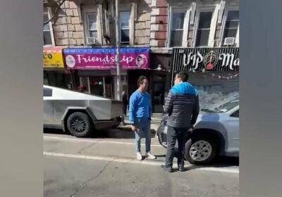 🇺🇸 | Delirio antielonista en Nueva York: un radical grabó una esvástica en un…