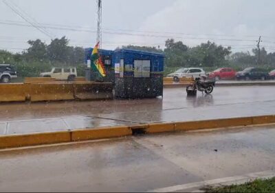 | #SantaCruz Productores realizan una toma pacífica del retén Montero-Portachuelo, exigen al Gobierno…