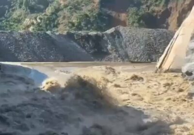En GUANAY una barcaza se parte en dos y cuatro tripulantes caen al Río…