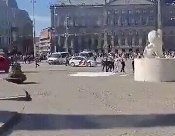 🇳🇱 | Explosión en una importante plaza de Ámsterdam deja un automóvil envuelto en…