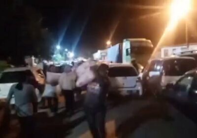 #GrupoFides | #ANF #SantaCruz Un camión que transportaba harina de contrabando fue saqueado en…