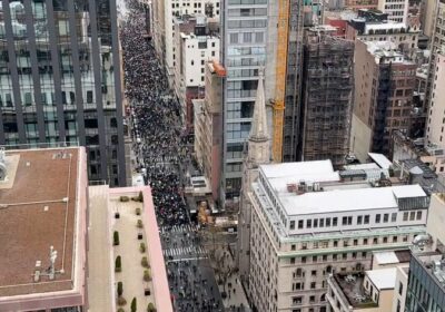 🇺🇸 | Miles de personas protestan en distintas ciudades de contra las políticas de…