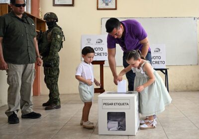 🇪🇨 | Daniel Noboa ejerce su voto en elecciones clave para Ecuador