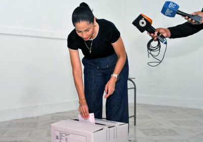 🇪🇨 | La candidata Luisa González vota en jornada decisiva para Ecuador. Cobertura especial