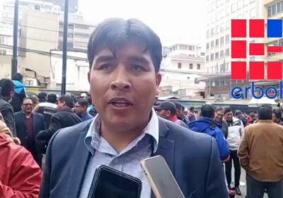Choferes de La Paz se mantienen en vigilia y estado de emergencia en el…