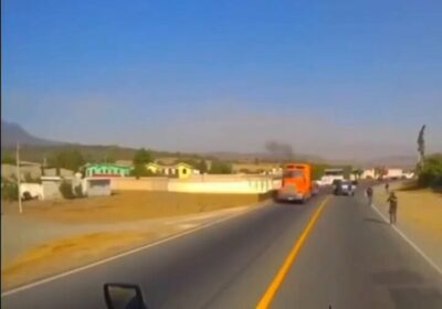 🇲🇽 | Un valiente trailero frustró un asalto armado en una carretera del centro…