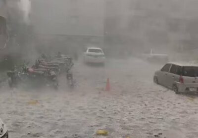 | Una fuerte tormenta con granizo azota varias ciudades de Pakistán