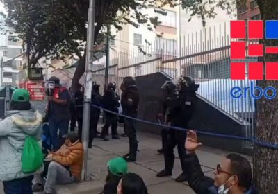 Maestros movilizados demandan la liberación de un profesor detenido durante la protesta en La…