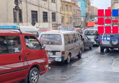 Registran un choque múltiple en la calle Sucre y Colón de la ciudad de…