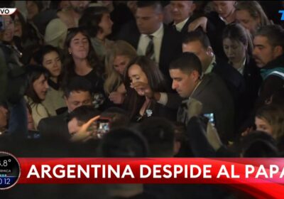 🇦🇷 | Tras la misa por el papa Francisco, abuchearon a la vicepresidenta de…