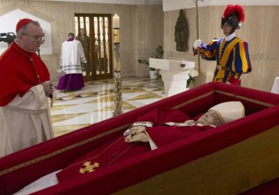 🇻🇦| El Vaticano difunde la prima imagen del papa Francisco en el ataúd