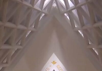 #GrupoFides | Primeras imágenes del #PapaFrancisco tras el anuncio de su fallecimiento. «Los colaboradores…
