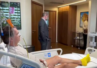 🇧🇷 | Momento en que el expresidente de Brasil, Jair Bolsonaro, recibe en el…