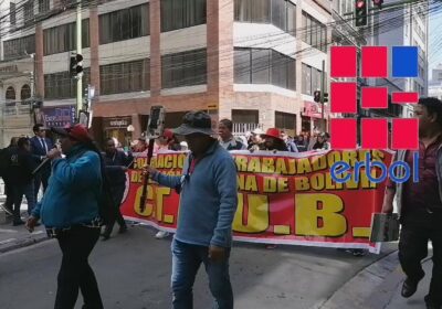 Maestros urbanos de Bolivia nuevamente están en el centro de La Paz ante la…