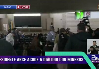 #GrupoFides | #ANF El presidente Luis Arce llegó a las instalaciones de YPFB y…