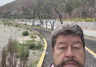 Caminando en la mañana paceña después de llegar a la madrugada por los atrasos…