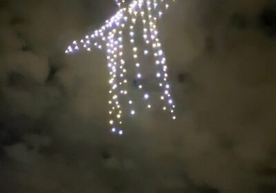 El Cristo de la Concordia flotó más alto que nunca esta noche en Cochabamba.…