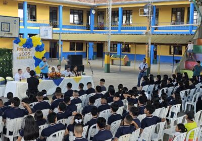 Charlando con los jóvenes del colegio San José de Portachuelo. Hablamos de la crisis,…