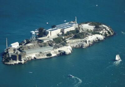 🇺🇸 | Trump ordena reabrir la cárcel de máxima seguridad de Alcatraz, cerrada desde…