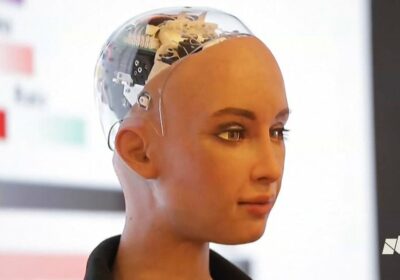 🤖 | Una robot humanoide llamada Sophia, desarrollada por la empresa Hanson Robotics, participó…