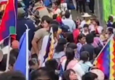 #Último | Desde una avioneta lanzan panfletos con la frase “Andrónico presidente”. Ocurrió en…