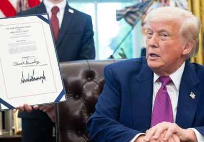 🇺🇸 | Trump anuncia el primer programa de autodeportación de : «Reserven su vuelo…