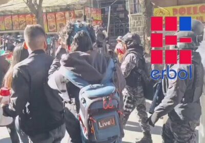 El comandante departamental de la Policía, coronel Gunther Agudo, persuadió a un grupo de…