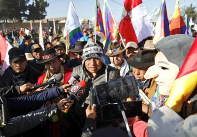 Miles de hermanas y hermanos que hacían una manifestación pacífica -exigiendo el respeto a…