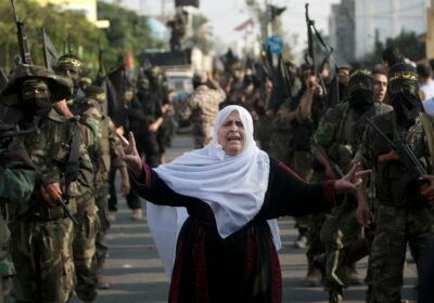 Israel abre Gaza tras dos meses de bloqueo total Israel permitirá una entrada mínima…