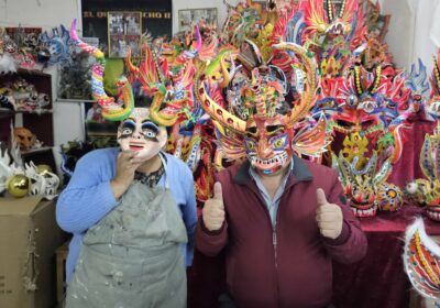 Qué capos son los bolivianos! Estuve en el taller de máscaras folclóricas el Quirquincho…