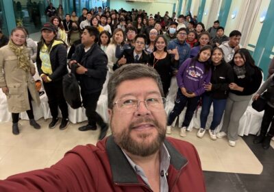 Las miradas de los jóvenes, su sonrisa, su habilidad tecnológica, su talento, su deseo…