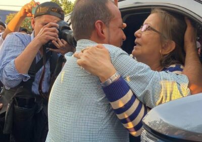 Mamita querida, Feliz cumpleaños mi reina hermosa, otro año lejos y sin poder abrazarla…