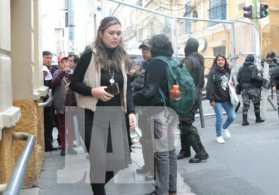 Plaza Murillo con rejas como de zoológico!