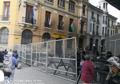 Luis Arce y los suyos tienen miedo. Por eso, se cercaron en la plaza…