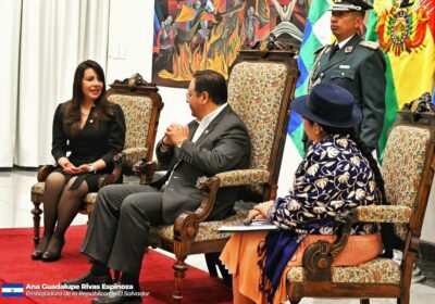 Hoy recibimos las cartas credenciales de la embajadora de la República de El Salvador,…