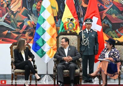 Damos la bienvenida a nuestro Estado Plurinacional de Bolivia, a nuestra hermana embajadora de…