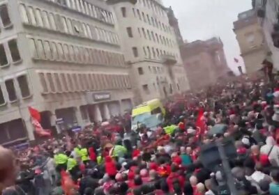 | Al menos 20 personas heridas tras el atropellamiento masivo durante la celebración de…