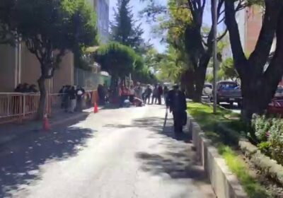 #Sucre | Un grupo de militantes evistas inició una vigilia en puertas del TCP,…