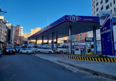 Cuadras de fila por combustible se registraron en la zona San Pedro de La…