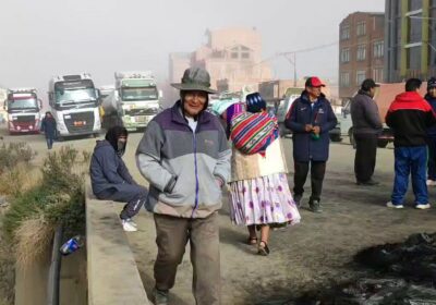 #Ahora | Por la falta de combustible, transportistas bloquean el camino de La Paz…