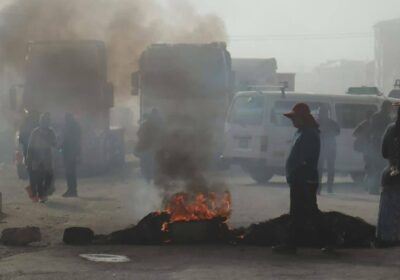 Transporte Pesado en #ElAlto bloquea la carretera a Laja que conecta con Desaguadero y…