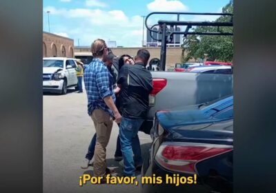 🇺🇸 | “¡Ayúdenme!”: la desgarradora súplica de una migrante al ser arrestada por agentes…