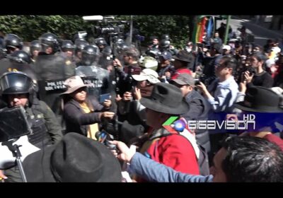 Jornada violenta en #LaPaz La policía gasificó a sectores evistas en el cuarto día…