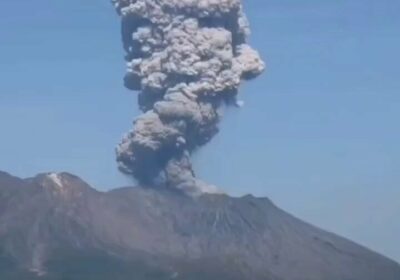 🇯🇵 | Enorme erupción del volcán Sakurajima en Kyushu, Japón. Via @Top_Disaster