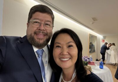 Una selfi con Keiko Fujimori en Sevilla en la reunión del Ceapi
