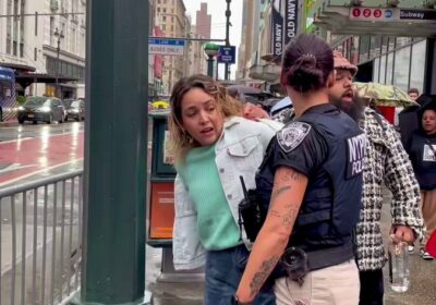 🇺🇸🇨🇱 | Ciudadana chilena fue arrestada en Times Square frente a su hija de…