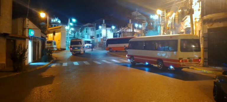 #Sucre | Transportistas bloquean desde la madrugada de este martes en varias zonas de…