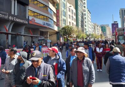 #GrupoFides | #ANF #Economía 𝐂𝐡𝐨𝐟𝐞𝐫𝐞𝐬 𝐝𝐞𝐥 𝐭𝐫𝐚𝐧𝐬𝐩𝐨𝐫𝐭𝐞 𝐮𝐫𝐛𝐚𝐧𝐨 𝐩𝐫𝐨𝐭𝐞𝐬𝐭𝐚𝐧 𝐞𝐧 𝐋𝐚 𝐏𝐚𝐳 𝐩𝐨𝐫 𝐥𝐚…