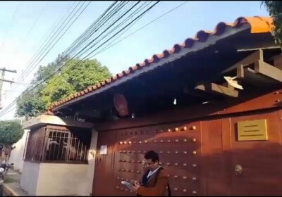 #GrupoFides | #ANF Trabajadores protestan frente al consulado chino en #SantaCruz por siete meses…
